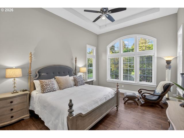 2518 WEMBLEY PARK Rd, Lake Oswego, OR 97034