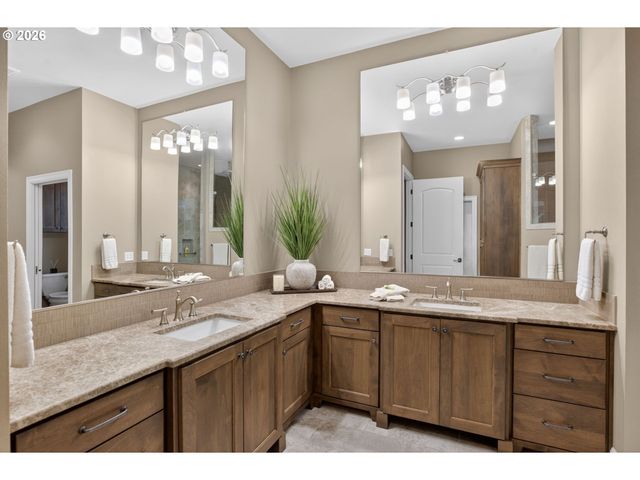 2518 WEMBLEY PARK Rd, Lake Oswego, OR 97034