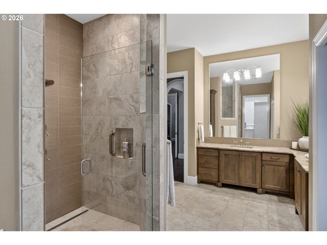 2518 WEMBLEY PARK Rd, Lake Oswego, OR 97034