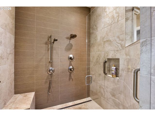 2518 WEMBLEY PARK Rd, Lake Oswego, OR 97034