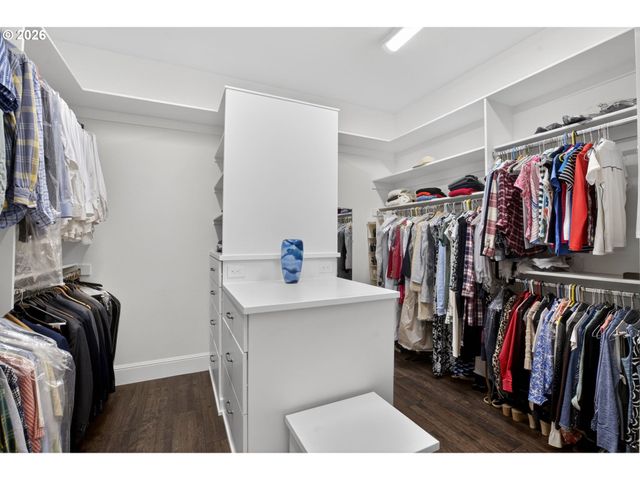 2518 WEMBLEY PARK Rd, Lake Oswego, OR 97034
