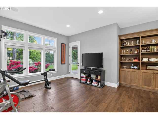 2518 WEMBLEY PARK Rd, Lake Oswego, OR 97034