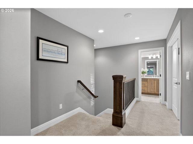 2518 WEMBLEY PARK Rd, Lake Oswego, OR 97034