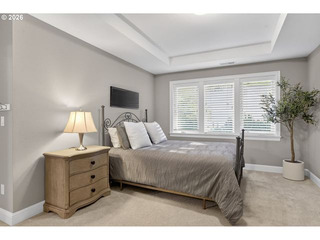 2518 WEMBLEY PARK Rd, Lake Oswego, OR 97034