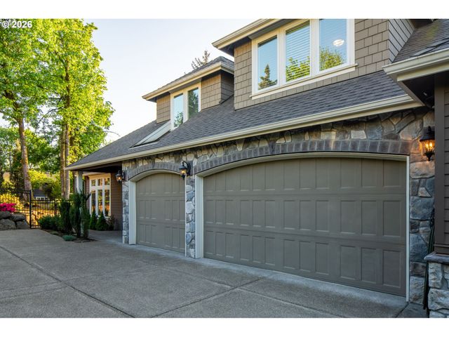 2518 WEMBLEY PARK Rd, Lake Oswego, OR 97034