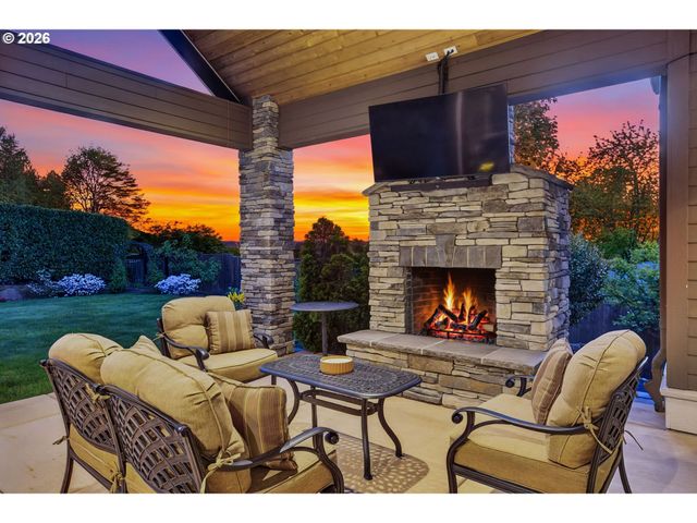 2518 WEMBLEY PARK Rd, Lake Oswego, OR 97034