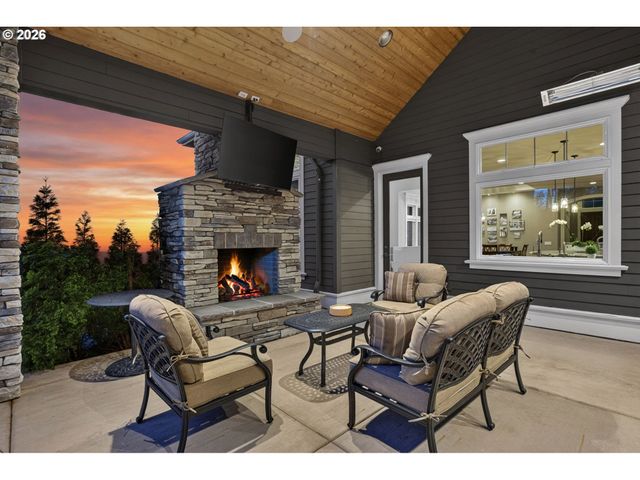 2518 WEMBLEY PARK Rd, Lake Oswego, OR 97034