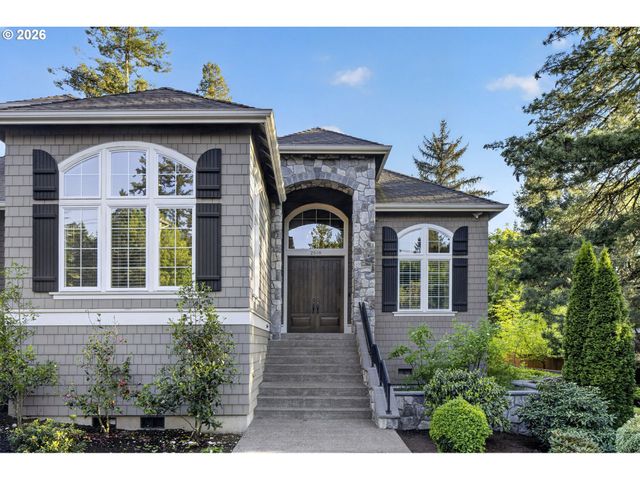 2518 WEMBLEY PARK Rd, Lake Oswego, OR 97034