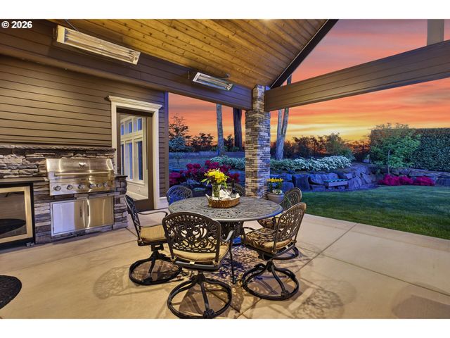 2518 WEMBLEY PARK Rd, Lake Oswego, OR 97034