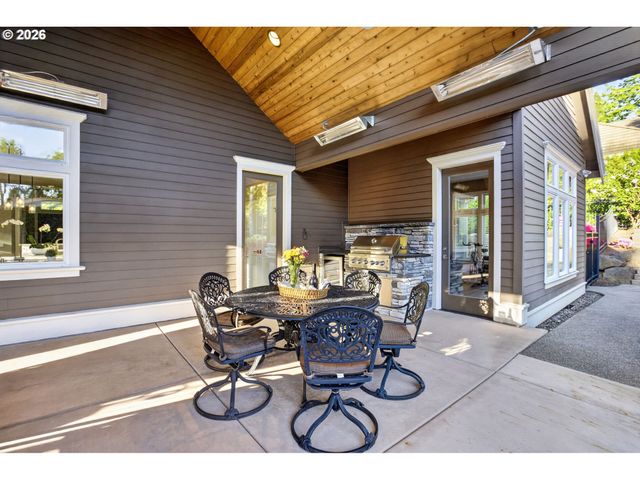 2518 WEMBLEY PARK Rd, Lake Oswego, OR 97034