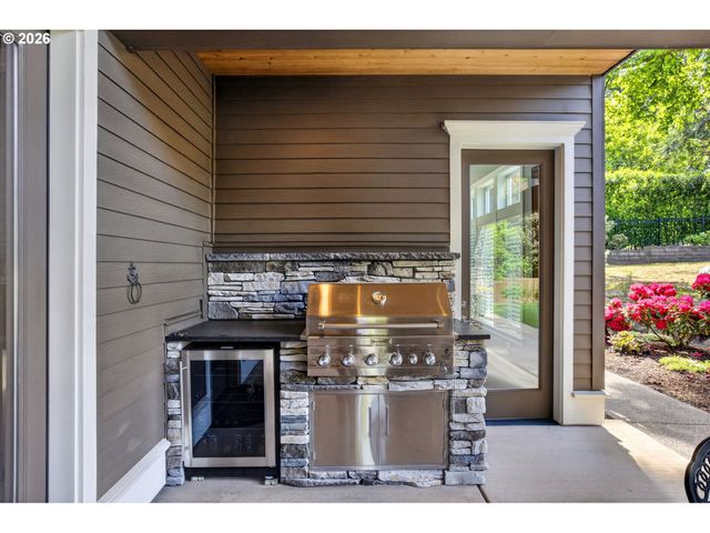 2518 WEMBLEY PARK Rd, Lake Oswego, OR 97034