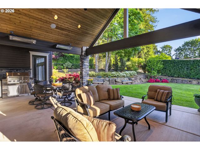 2518 WEMBLEY PARK Rd, Lake Oswego, OR 97034