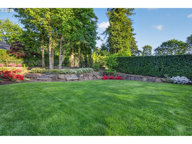 2518 WEMBLEY PARK Rd, Lake Oswego, OR 97034