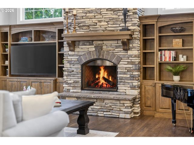 2518 WEMBLEY PARK Rd, Lake Oswego, OR 97034