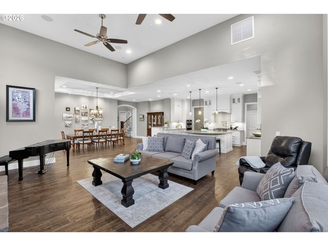 2518 WEMBLEY PARK Rd, Lake Oswego, OR 97034
