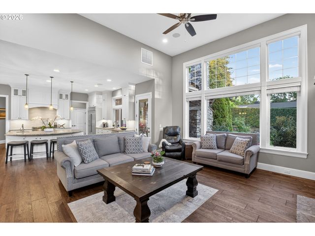 2518 WEMBLEY PARK Rd, Lake Oswego, OR 97034