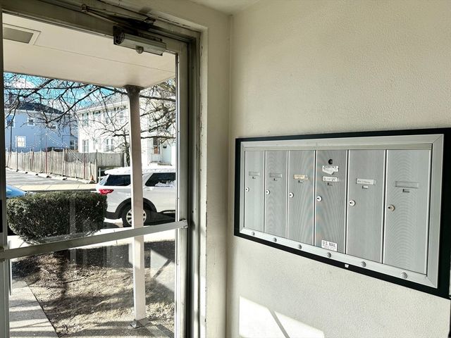 206 High St 7, Waltham, MA 02453