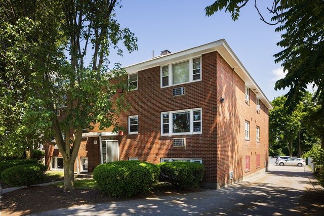 206 High St 7, Waltham, MA 02453