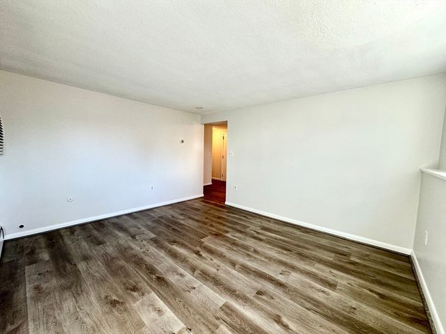 206 High St 7, Waltham, MA 02453