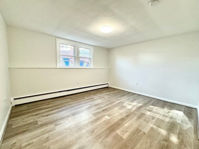 206 High St 7, Waltham, MA 02453