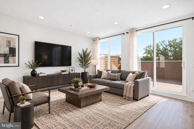 3509 SUTTON HEIGHTS CIR, Fairfax, VA 22031