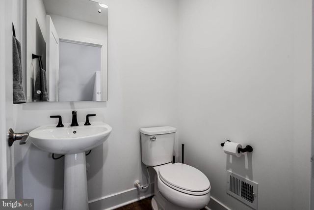 3509 SUTTON HEIGHTS CIR, Fairfax, VA 22031