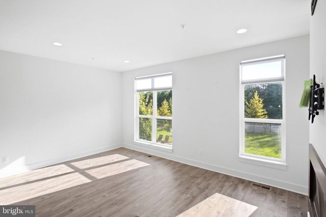 3509 SUTTON HEIGHTS CIR, Fairfax, VA 22031