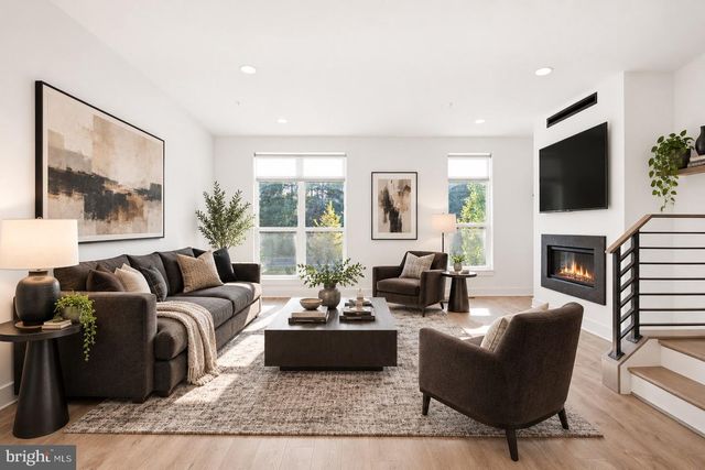 3509 SUTTON HEIGHTS CIR, Fairfax, VA 22031