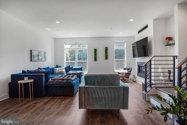 3509 SUTTON HEIGHTS CIR, Fairfax, VA 22031