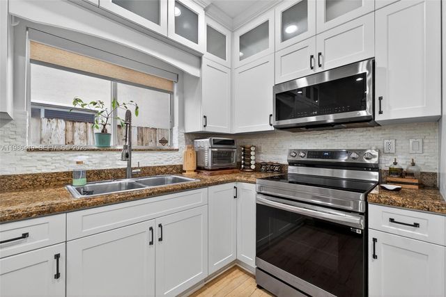 15874 SW 138th Ter 2, Miami, FL 33196