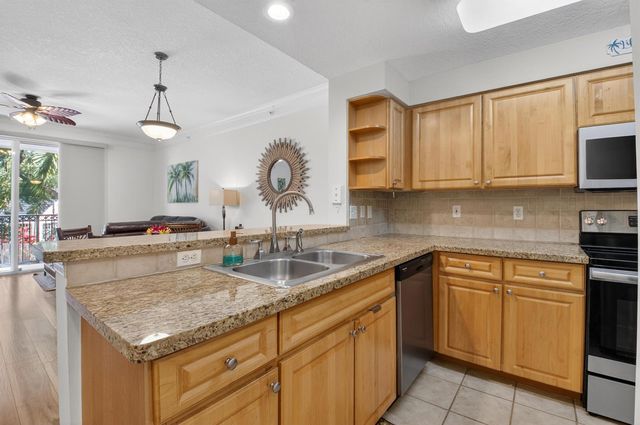 2022 Alta Meadows Lane 607, Delray Beach, FL 33444