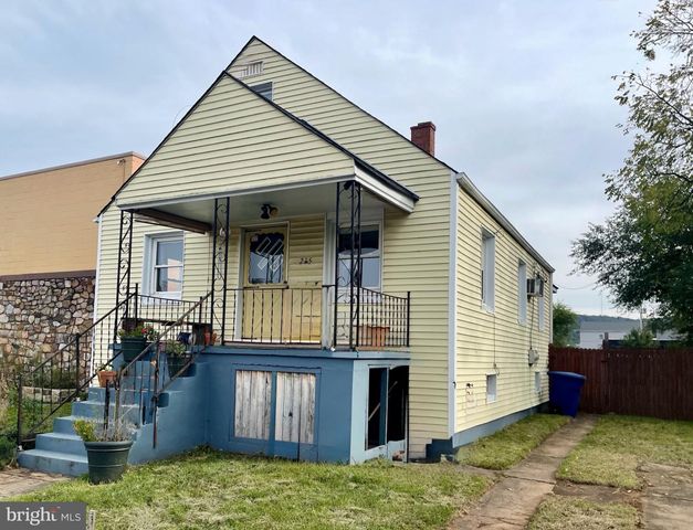 215 E 5TH ST, Front Royal, VA 22630
