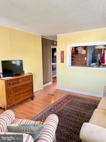 215 E 5TH ST, Front Royal, VA 22630