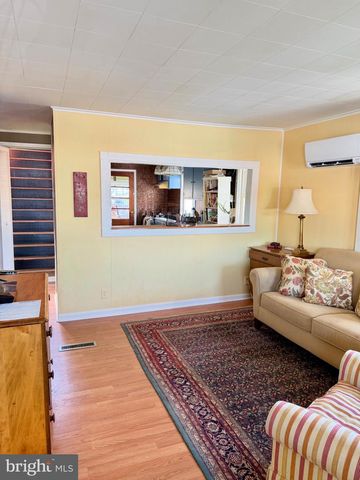 215 E 5TH ST, Front Royal, VA 22630