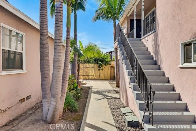 2661 Lime Avenue, Signal Hill, CA 90755
