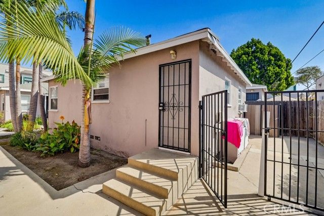 2661 Lime Avenue, Signal Hill, CA 90755