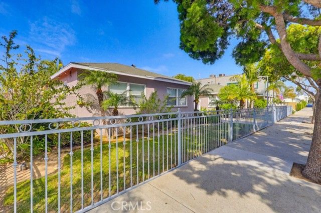 2661 Lime Avenue, Signal Hill, CA 90755