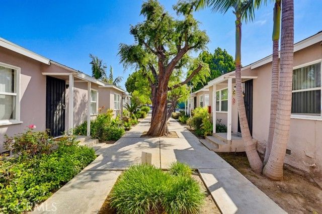 2661 Lime Avenue, Signal Hill, CA 90755