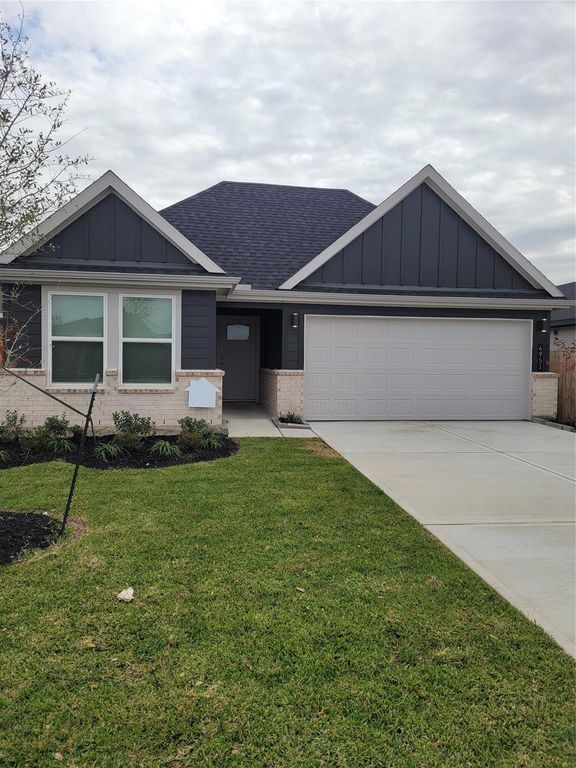 4951 Pine Haven Lane, Fresno, TX 77545