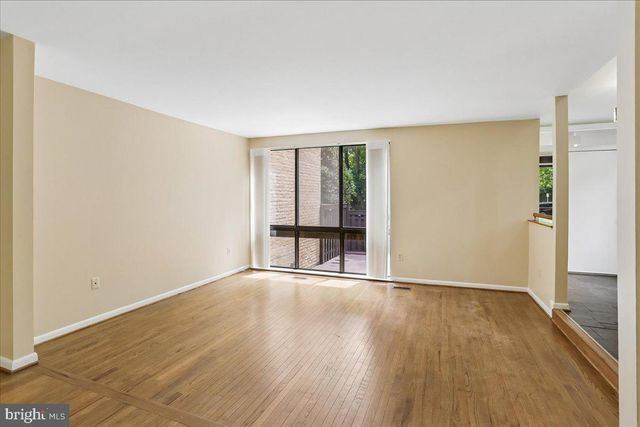 11310 DOCKSIDE CIR, Reston, VA 20191
