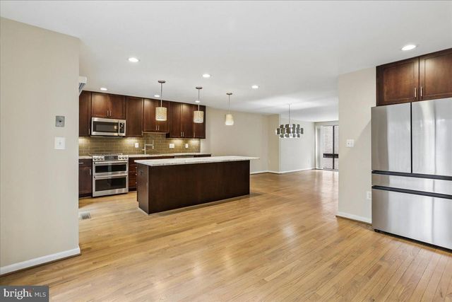 11310 DOCKSIDE CIR, Reston, VA 20191
