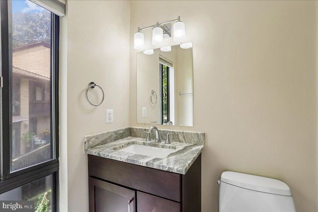 11310 DOCKSIDE CIR, Reston, VA 20191