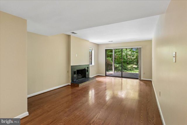 11310 DOCKSIDE CIR, Reston, VA 20191