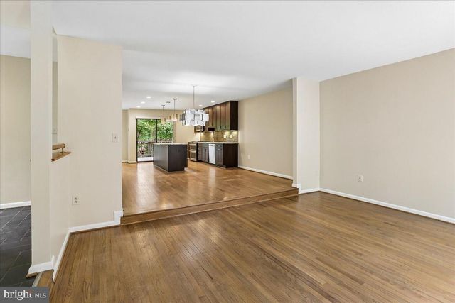 11310 DOCKSIDE CIR, Reston, VA 20191