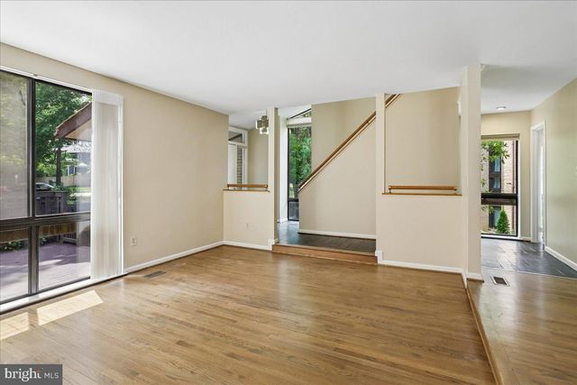 11310 DOCKSIDE CIR, Reston, VA 20191