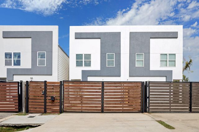 205 E 43rd Street, Houston, TX 77018