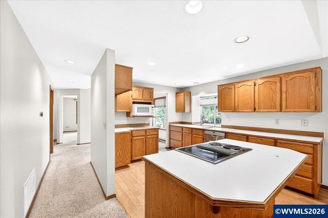 1395 SE 64th Av, Hillsboro, OR 97123