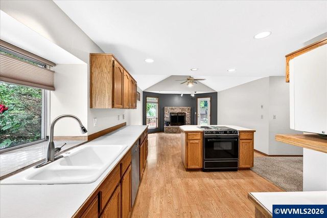 1395 SE 64th Av, Hillsboro, OR 97123