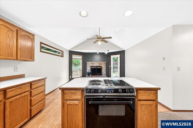 1395 SE 64th Av, Hillsboro, OR 97123