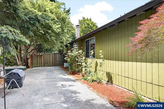 1395 SE 64th Av, Hillsboro, OR 97123